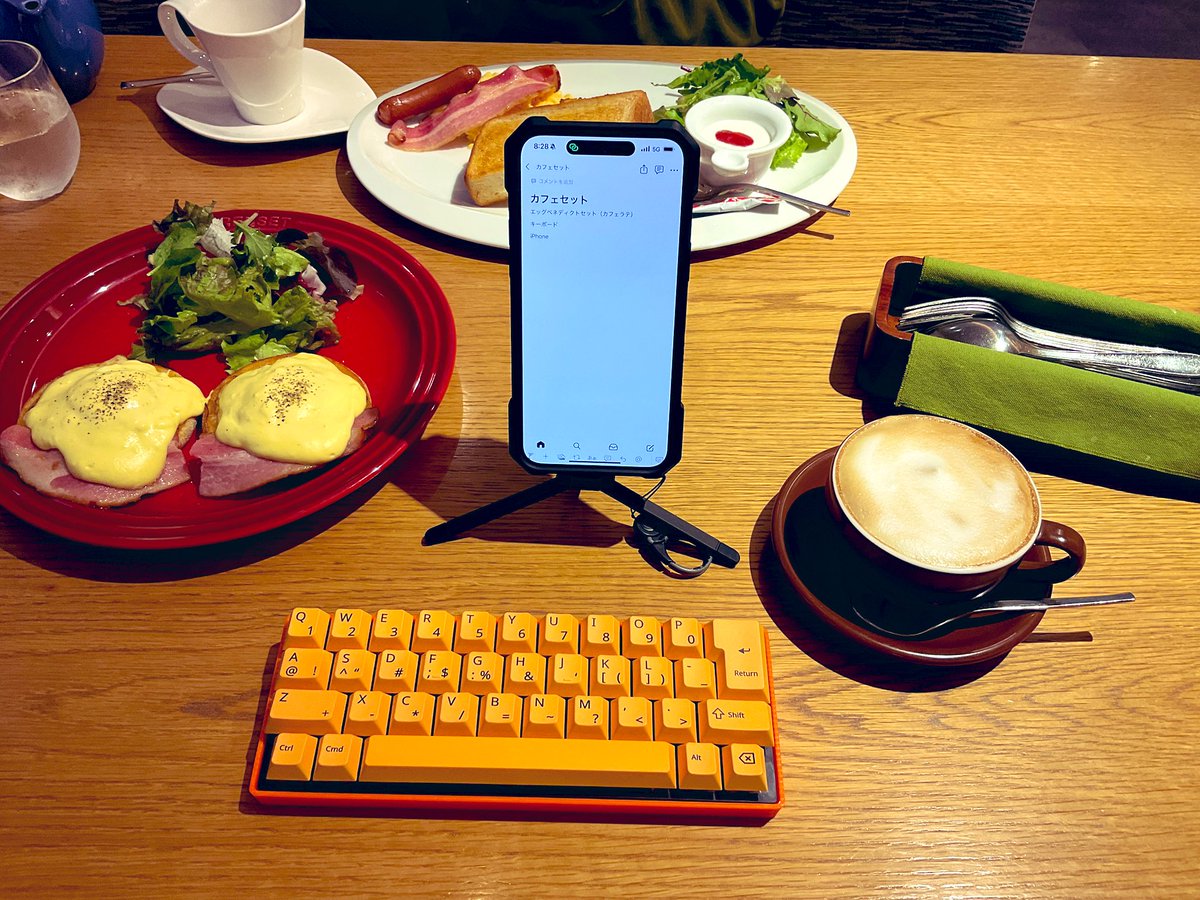 0002ozlet's tweet photo. 今朝はむさしの森珈琲でモーニングです。学校のマラソン大会に出る娘を会場まで送って行ったついでに、競技が始まるまでの間、朝食をとりました。初めてエッグベネディクトを食べました♪ #今日の自キ　#cool336ble https://t.co/3HpThrA4zF
