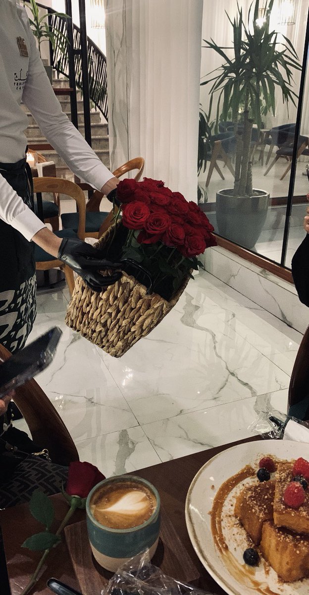 kcoew's tweet photo. تطلب ورد نجيب الورد
تقول اللون أحمر ما أريده
❤️ https://t.co/5zAm5Veh0v