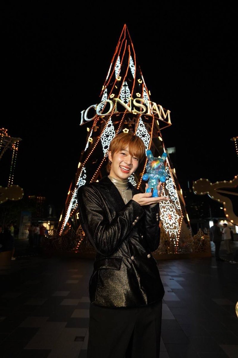 KAOHIT_ENT's tweet photo. ไอคอนสยาม เฉลิมฉลองเทศกาลแห่งความสุขส่งท้ายปีอย่างยิ่งใหญ่ กับงาน“ICONSIAM BANGKOK ILLUMINATION 2024 X ROBBi”

เพิ่มเติม📍https://t.co/m37nauYfKW

CHAWARIN At ICS x ROBBi
#NuNew #frankthanatsaran 
#tongtong_thestar12 #inntouchx 
#ICONSIAMxNuNew 
#BKKIllumination2024xROBBi https://t.co/fcve6zvYit