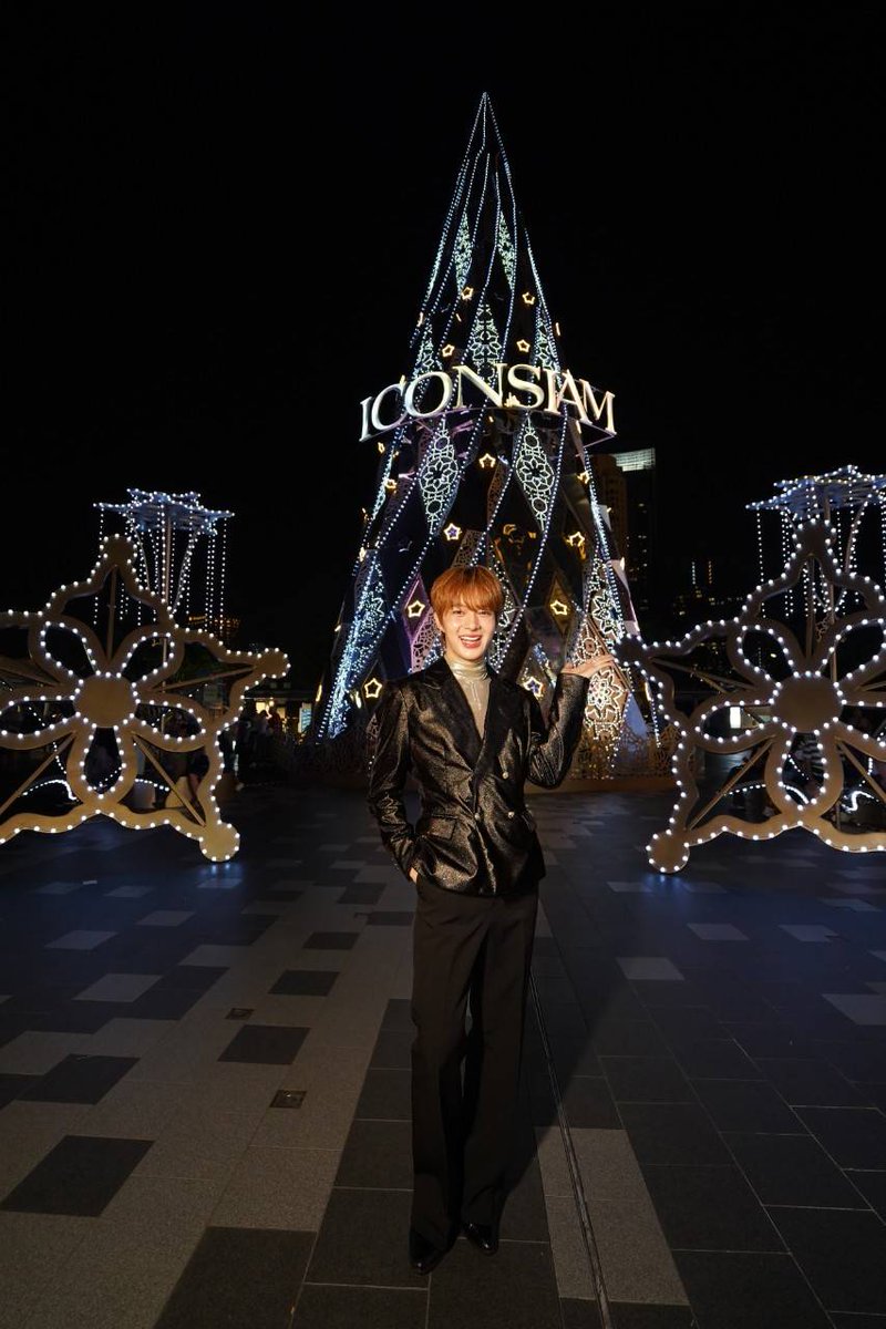 Checkin_ent's tweet photo. ไอคอนสยาม เฉลิมฉลองเทศกาลแห่งความสุขส่งท้ายปีอย่างยิ่งใหญ่ กับงาน“ICONSIAM BANGKOK ILLUMINATION 2024 X ROBBi”

อ่านเพิ่มเติม https://t.co/WXYioPxAgp

CHAWARIN At ICS x ROBBi
#NuNew #frankthanatsaran 
#tongtong_thestar12 #inntouchx 
#ICONSIAMxNuNew 
#BKKIllumination2024xROBBi https://t.co/JuRqG2WxfW