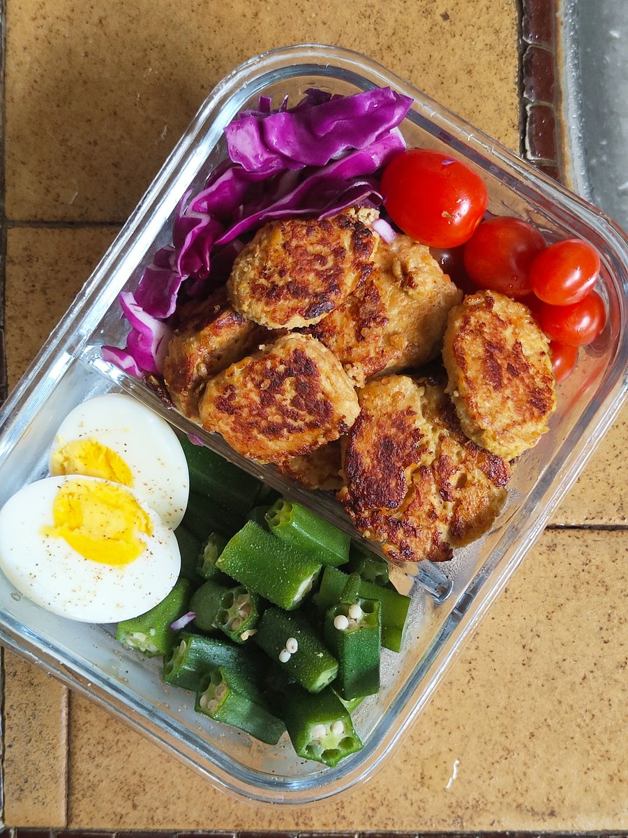 LyenC99's tweet photo. More eat-clean-lunchbox ideas to come ✨ Homemade lotus root chicken nugget supremacy
I pan fry my brinjal with very little oil and water, and it turns great (it used to be my little nightmare because it soaked in too much oil).

手烂掉了要小暂停一下，I will be back real soon https://t.co/16CkrCC5qi