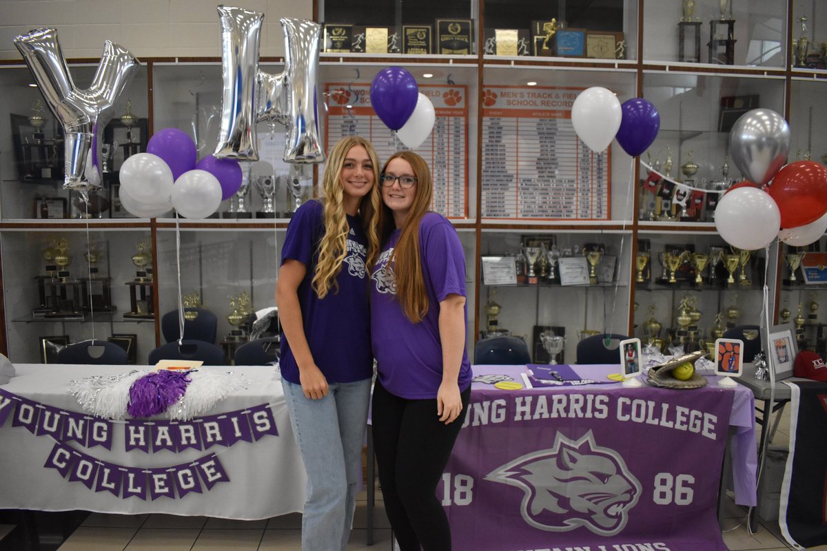 abbyholcomb28's tweet photo. Official!!! Beyond blessed 💜🤍💜🤍 @YHC_Softball @JessieHomesley @PVSoftballGA https://t.co/l0ntWPMVcV