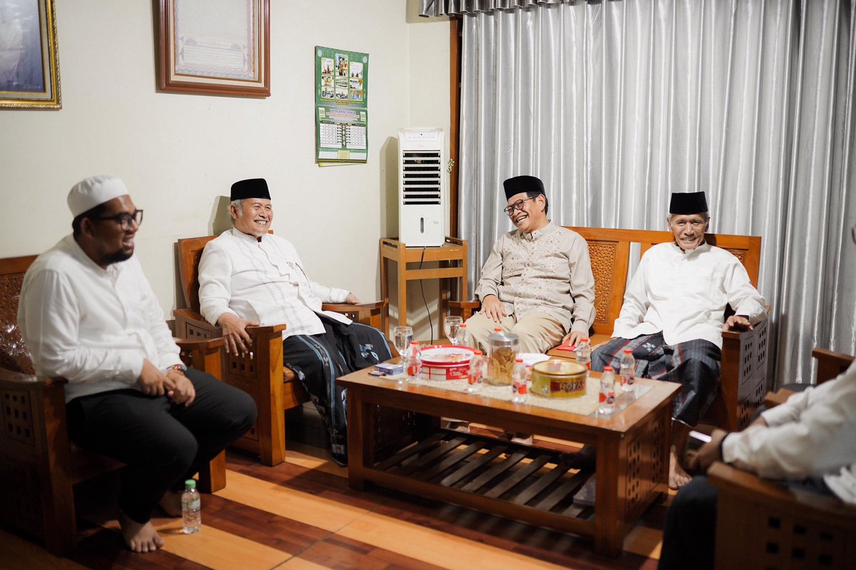 Alhamdulillah kemarin ini bisa bersilaturahmi dengan KH. Mahfud Asirun. 

Kesempatan ini juga kami pakai untuk berdoa bersama agar Mas Pram dan Bang Doel dilancarkan dalam kontestasi Pilkada Jakarta 2024. 

Terima kasih banyak atas kepercayaan dan dukungannya 🙏🏻
