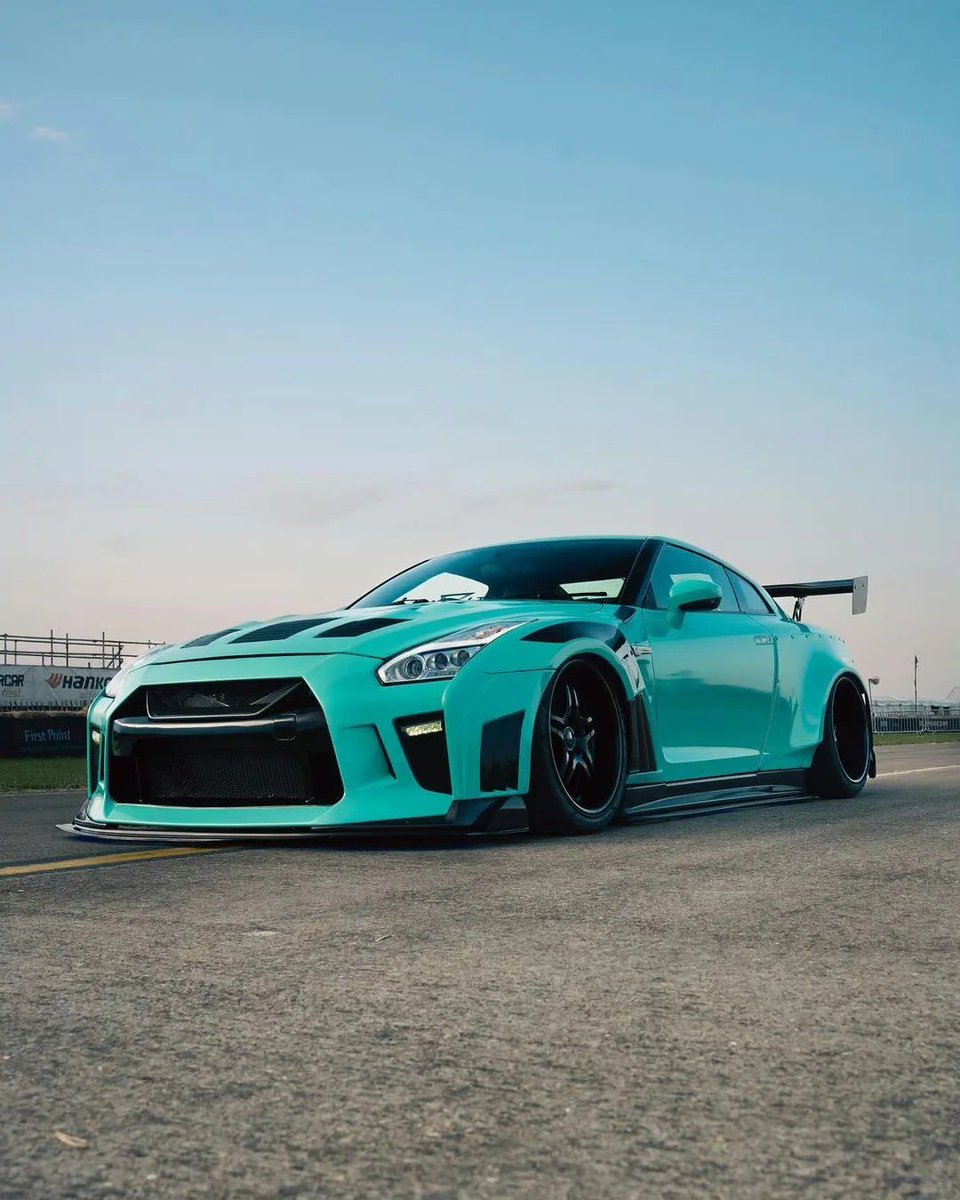 Vast Lucky Car tweet media