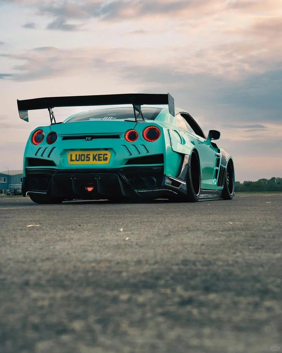 Vast Lucky Car tweet media