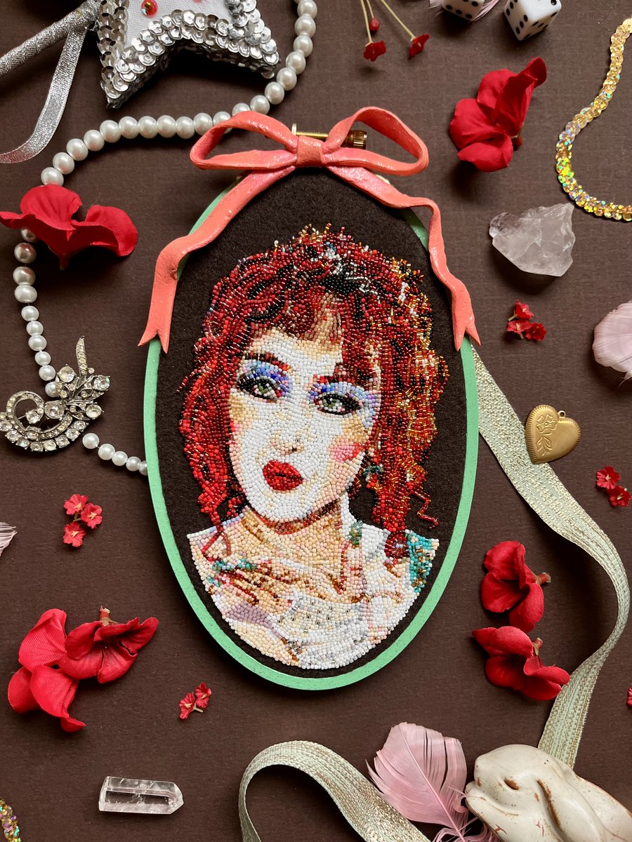 MagicSanctuary's tweet photo. Had to share one more time because I love how the frame turned out and had so much fun finding little decorations for this photo shoot! https://t.co/zzMw0AnX8o