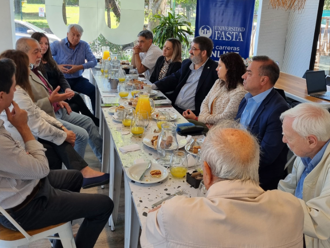 📅 El 11/11, con autoridades y profesionales del sector, se realizó una jornada sobre Higiene y Seguridad Laboral en Córdoba.
Con la presencia del Decano de la FI UFASTA, <a href="/rogiord/">Roberto GIORDANO LERENA</a>, se discutieron tendencias laborales y acciones para promover la seguridad y salud en el trabajo.