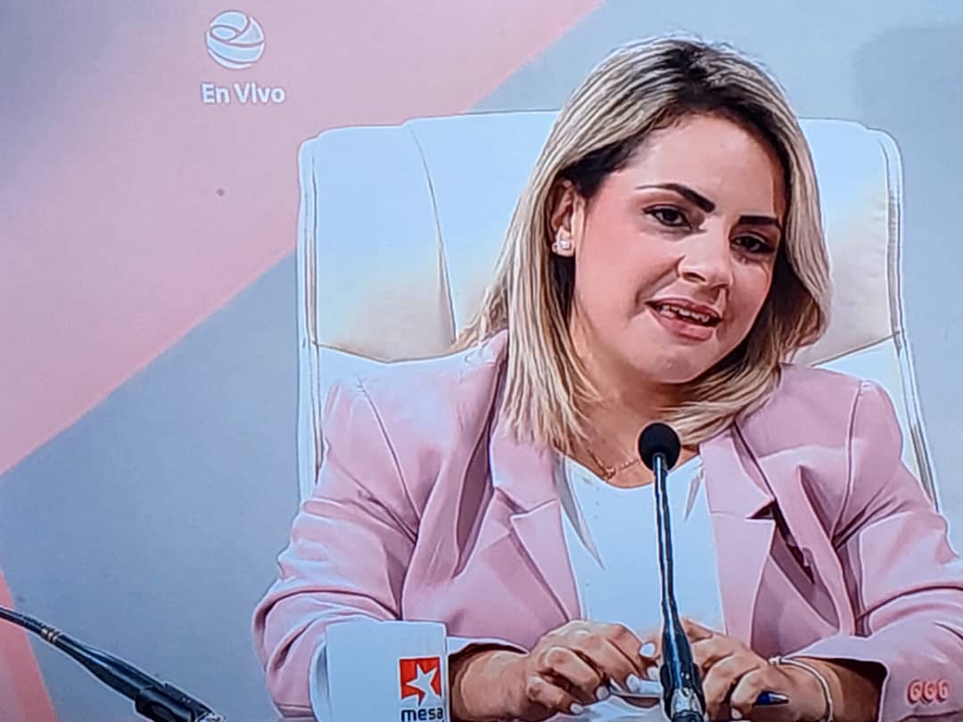 La Dra Comercial Ing Lázara M Jiménez expone cartera de servicios de la #ETI, las líneas de negocios, desarrollo y diversificación asociados al crecimiento de <a href="/BioCubaFarma/">BioCubaFarma</a> y en sectores de la economía en correspondencia con el proceso de transformación digital de la sociedad.