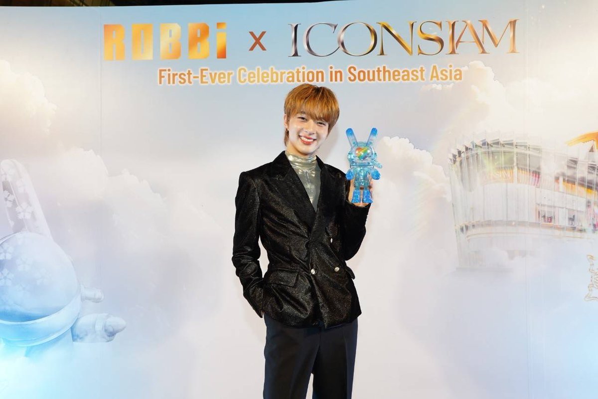 KAOHIT_ENT's tweet photo. ไอคอนสยาม เฉลิมฉลองเทศกาลแห่งความสุขส่งท้ายปีอย่างยิ่งใหญ่ กับงาน“ICONSIAM BANGKOK ILLUMINATION 2024 X ROBBi”

📍 https://t.co/m37nauYfKW

CHAWARIN At ICS x ROBBi
#NuNew #frankthanatsaran 
#tongtong_thestar12 #inntouchx 
#ICONSIAMxNuNew 
#BKKIllumination2024xROBBi https://t.co/eXjrzS4wma
