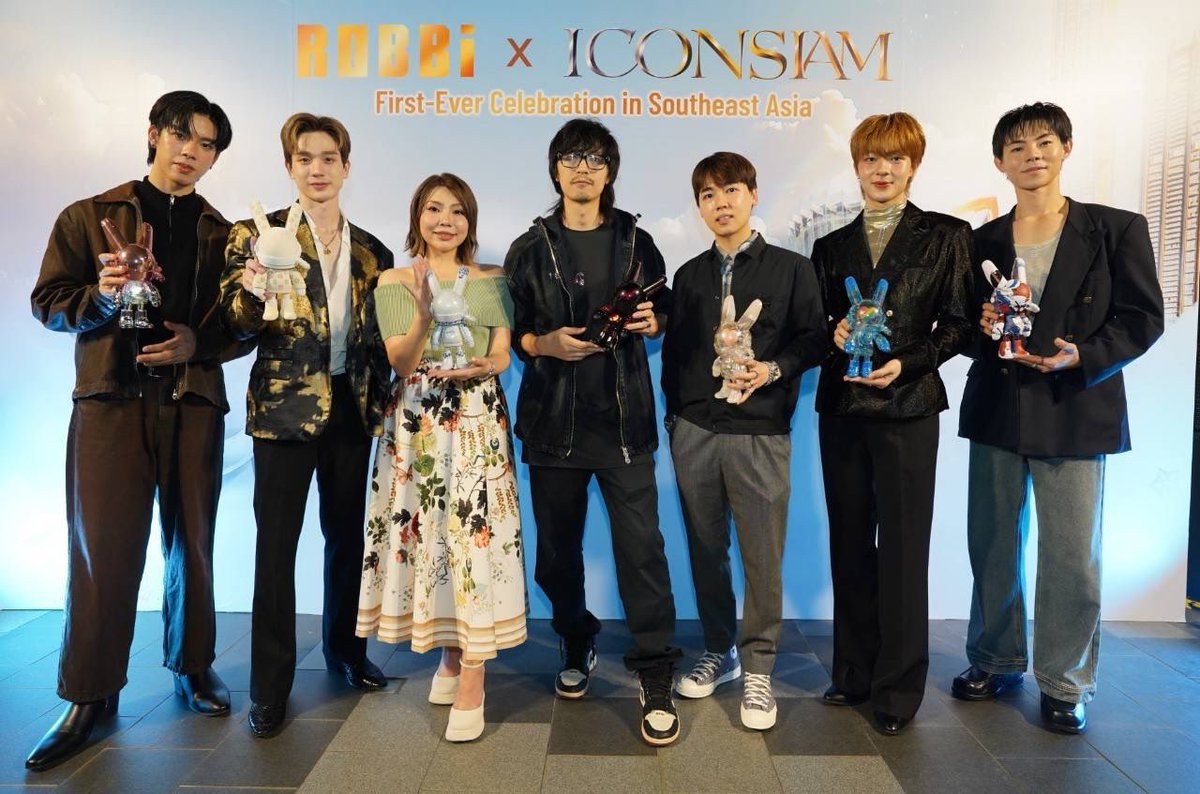 KAOHIT_ENT's tweet photo. ไอคอนสยาม เฉลิมฉลองเทศกาลแห่งความสุขส่งท้ายปีอย่างยิ่งใหญ่ กับงาน“ICONSIAM BANGKOK ILLUMINATION 2024 X ROBBi”

📍 https://t.co/m37nauYfKW

CHAWARIN At ICS x ROBBi
#NuNew #frankthanatsaran 
#tongtong_thestar12 #inntouchx 
#ICONSIAMxNuNew 
#BKKIllumination2024xROBBi https://t.co/eXjrzS4wma