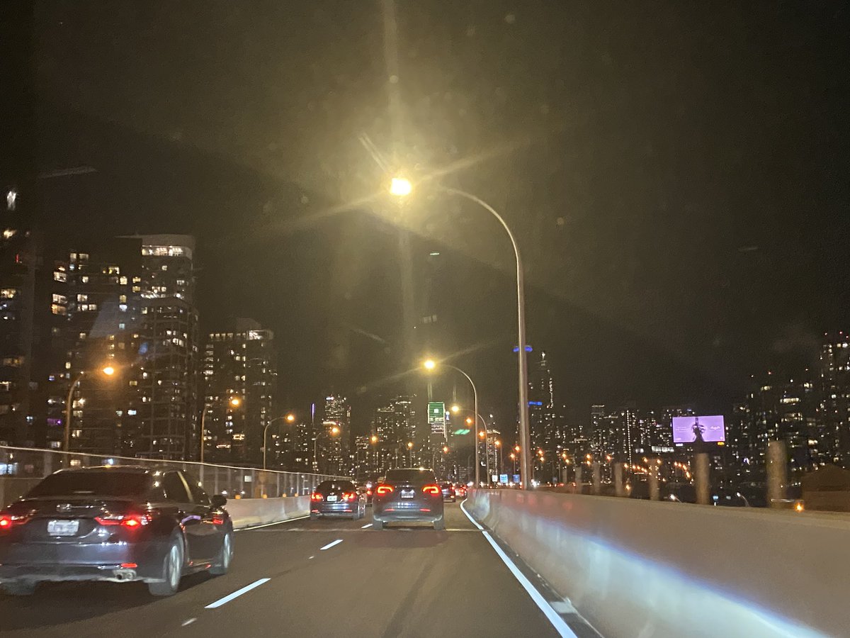 MagikShadowz's tweet photo. Toronto at night has always been one of my favourite views. The city all lit up just does something for my soul and just makes me calm whenever I visit https://t.co/VPg5YKAS3A