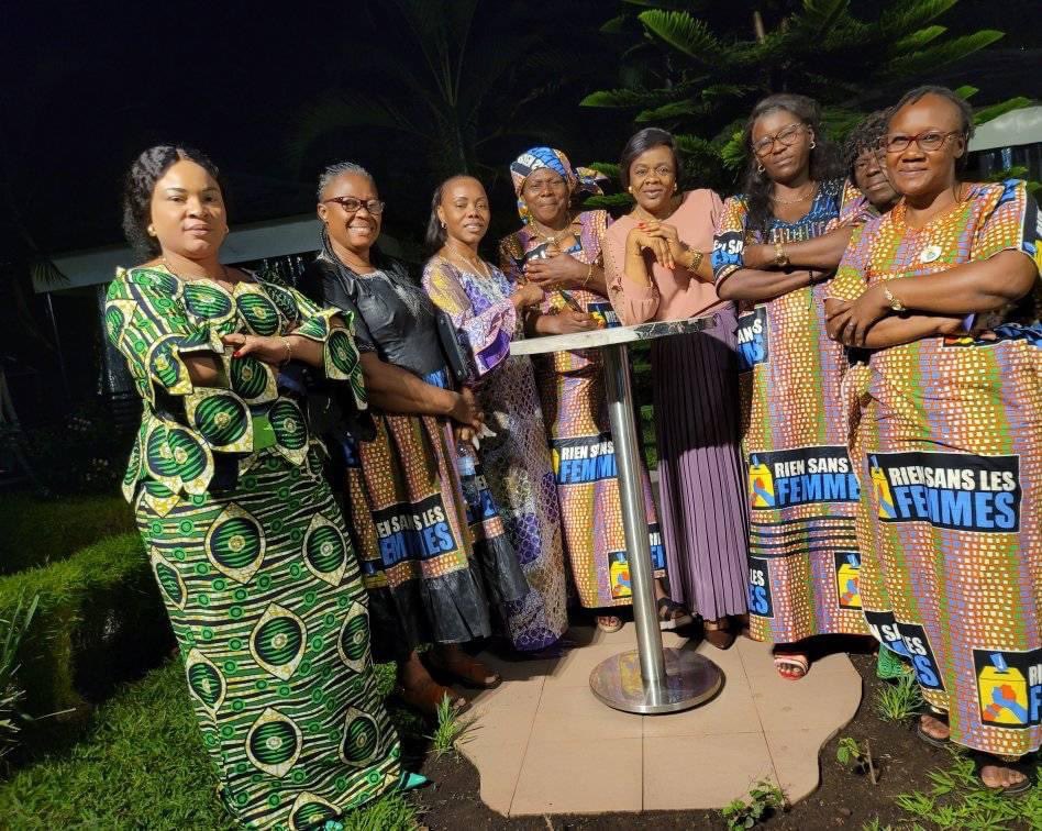 #Goma: 
Lors de la revue annuelle des 26 points de Coordination, Mme <a href="/FifiBaka/">Baka Fifi</a> a été réélue pour un 2e mandat comme porte-parole du Mouvement <a href="/RienSlesFemmes/">Rien sans les Femmes</a>.  
Elle se fixe comme priorités de faire asseoir le mouvement dans les nouveaux points de Coordination provinciaux.