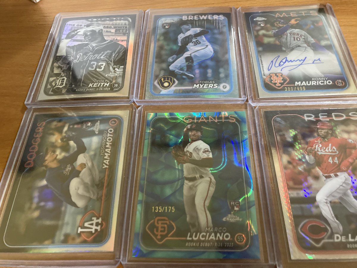 mundaneworld's tweet photo. @CardPurchaser hotel riiiips! Can say I’d complain about the jumbo and hobby boxes I bought at Showtime Sports Cards in Tucson and opened in Portales, NM. #workfromeverywhere #falltour https://t.co/k61jIsyRJy
