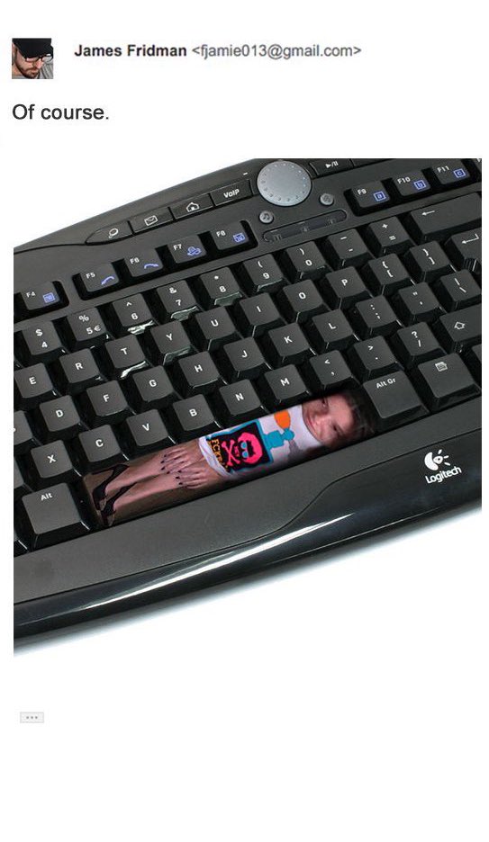 _brinxinx's tweet image. A thread of the funniest photoshop requests that will make your day 😂😂😂💔💔