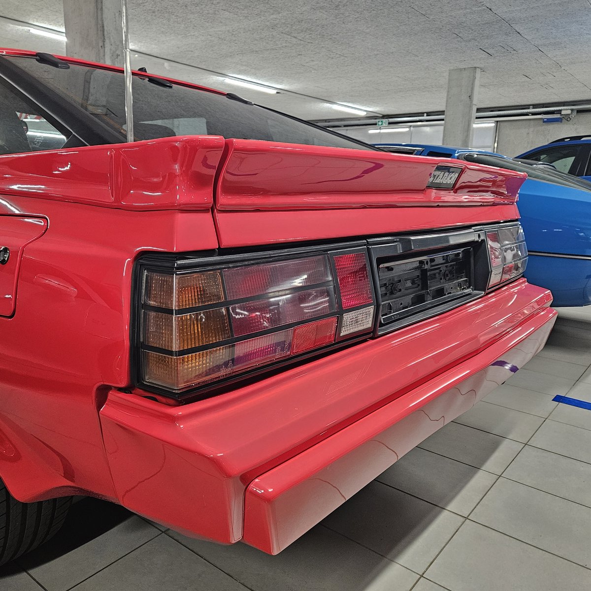 LienhardRacing's tweet photo. Mitsubishi Starion (1990)
XXL-Turbo-Vierzylinder im Wide-Body-Kleid  🥹 https://t.co/mNqzZBfxJy