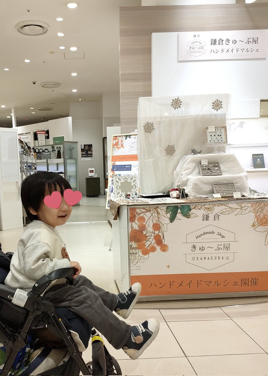 610Itsumi's tweet photo. 今日から海老名マルイ2階のイベントスペースで、ハンドメイドマルシェ始まりました✨ 明日までです！なかなかこの規模の展示はできませんので、お近くの方、お見逃しなく〜〜！！

朝から搬入に付き合ってくれた息子も有難う😭✨無事にディスプレイできた〜🙌

#海老名マルイ #ハンドメイド #絵 #作家 https://t.co/qC3SVn1w8y