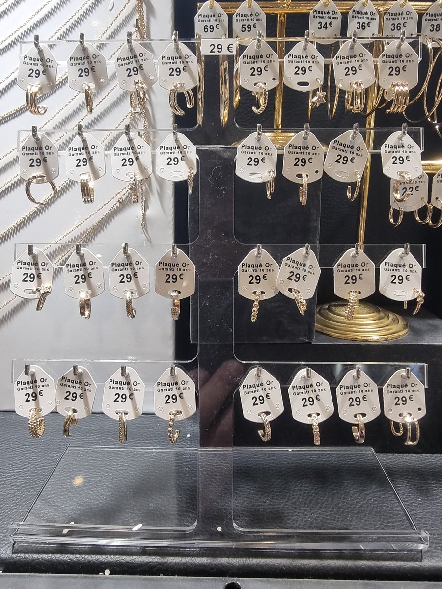 GardeFranck's tweet photo. Ear cuff plaqué or, garanti 10ans sont là !
#lisenn #chartresmaville #mode #fashion #cchartres #earcuff #earcuffs #earcuffslover #bijoux #plaquéor https://t.co/aPZvNnoiAR