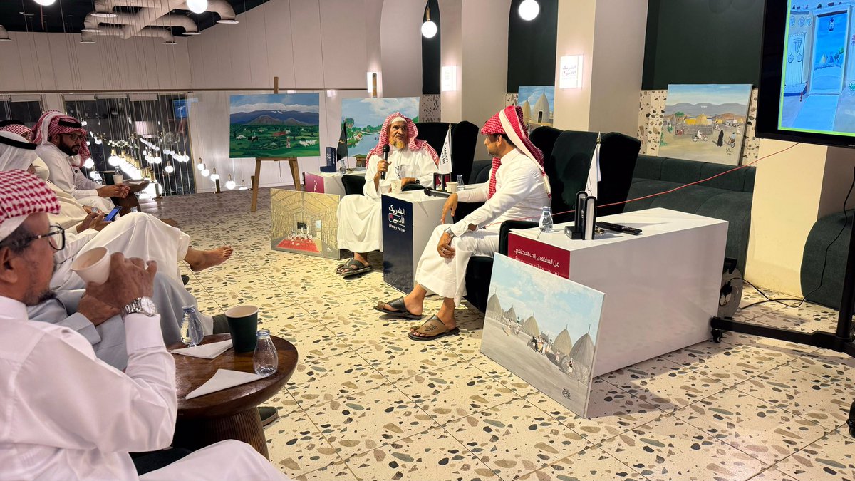 تفاعل الدكتور ضيف الله مهدي 
وكتب هذا المنشور عن انطباعه اثناء حضوره وتفاعله وتعليقه على لوحة العيد ، شكرا د. ضيف الله مهدي 

الأدب المصور
د . ضيف الله مهدي
مساء البارحة الثلاثاء الموافق ١٠ جمادى الأولى ١٤٤٦هـ ، وفي مخمل كافيه بحافظة بيش مدينة الحسن والجمال ،كانت ليلة غير كل