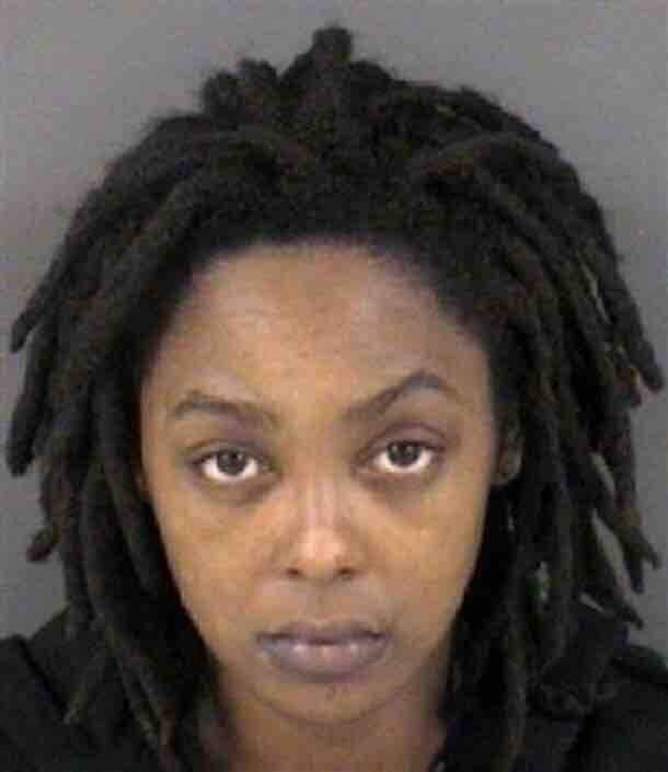 Drweloveu's tweet image. This lady sold her daughter for s*x. 24 hours later, her daughter was found de£d. 💔

- Full story in thread.