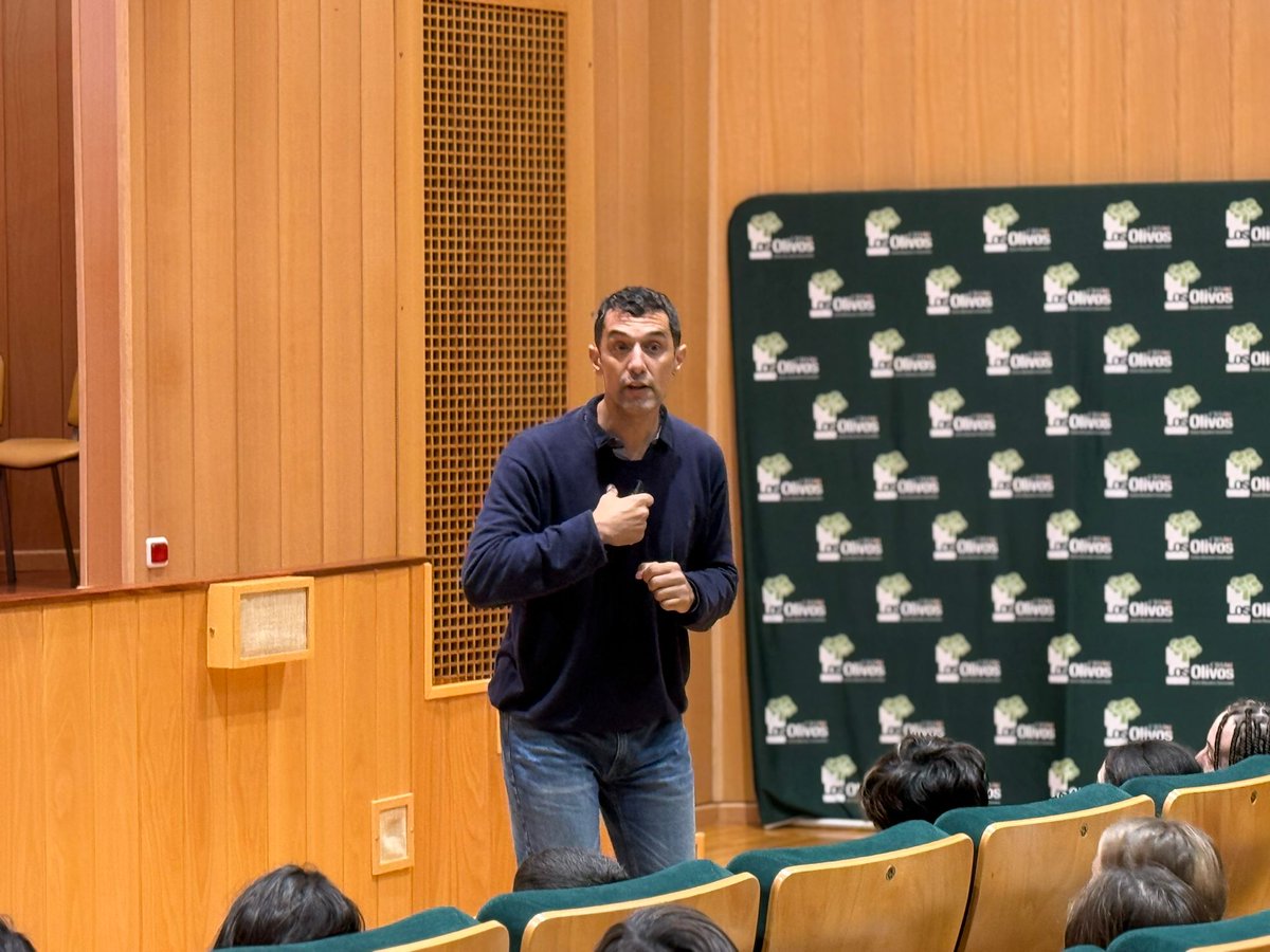 Christian de la Fe (@health_sherlock) on Twitter photo Ayer, en el <a href="/ColeLosOlivos/">Los Olivos Centro Educativo</a> comenzamos "Juntos contra las resistencias a los antibióticos!" en Primaria y Secundaria en centros de la #RegiondeMurcia. Impresionantes nuestros niños! Que preguntas! Juntos, podremos, claro que sí!
<a href="/UMUdivulga/">UMU Divulga</a> @umu <a href="/colvetmur/">@ColVetMur</a> <a href="/AEMPSGOB/">AEMPS</a> Ayer, en el <a href="/ColeLosOlivos/">Los Olivos Centro Educativo</a> comenzamos "Juntos contra las resistencias a los antibióticos!" en Primaria y Secundaria en centros de la #RegiondeMurcia. Impresionantes nuestros niños! Que preguntas! Juntos, podremos, claro que sí!
<a href="/UMUdivulga/">UMU Divulga</a> @umu <a href="/colvetmur/">@ColVetMur</a> <a href="/AEMPSGOB/">AEMPS</a>