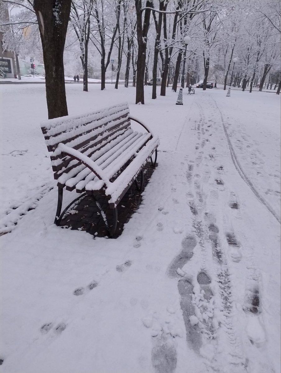 NOELreports's tweet photo. ❄️🇺🇦 Winter has arrived in Kharkiv. Today, icy roads and wet snow are expected across most of Ukraine. https://t.co/eQvs7AuSMj