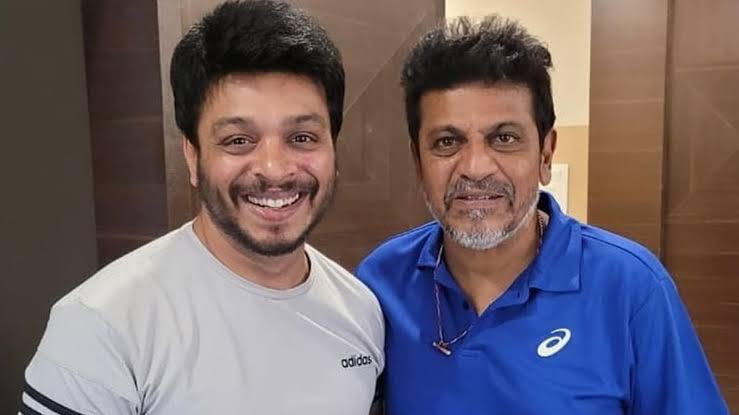 LoyalYashFan's tweet image. Children&apos;s day surprise from @lordmgsrinivas sir.

#DrShivarajKumar sir in new avatar 🫡

&quot;ಅದೇ A for ಆನಂದ್  📚
That is A for Anand 📚&quot;

All the best from @TheNameIsYash fans ❤️‍🔥

#GeethaShivaRajkumar @NimmaShivanna @GeethaPictures