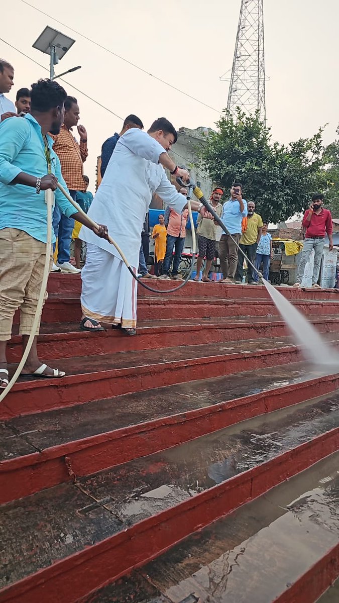 mayoraynn's tweet photo. माननीय महापौर श्री #गिरीशपति_त्रिपाठी जी द्वारा #तुलसी_घाट, #राम की पैड़ी, नया घाट पर #साफ_सफाई व्यवस्था का निरीक्षण किया गया है। https://t.co/3JJSIfD3AU