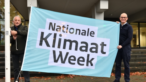 Vlag is gehesen voor start van Duurzaamheidsweek
#mooisonenbreugel #demooisonenbreugelkrant #sonenbreugel #senb #gemeentesonenbreugel

 mooisonenbreugel.nl/l/38601