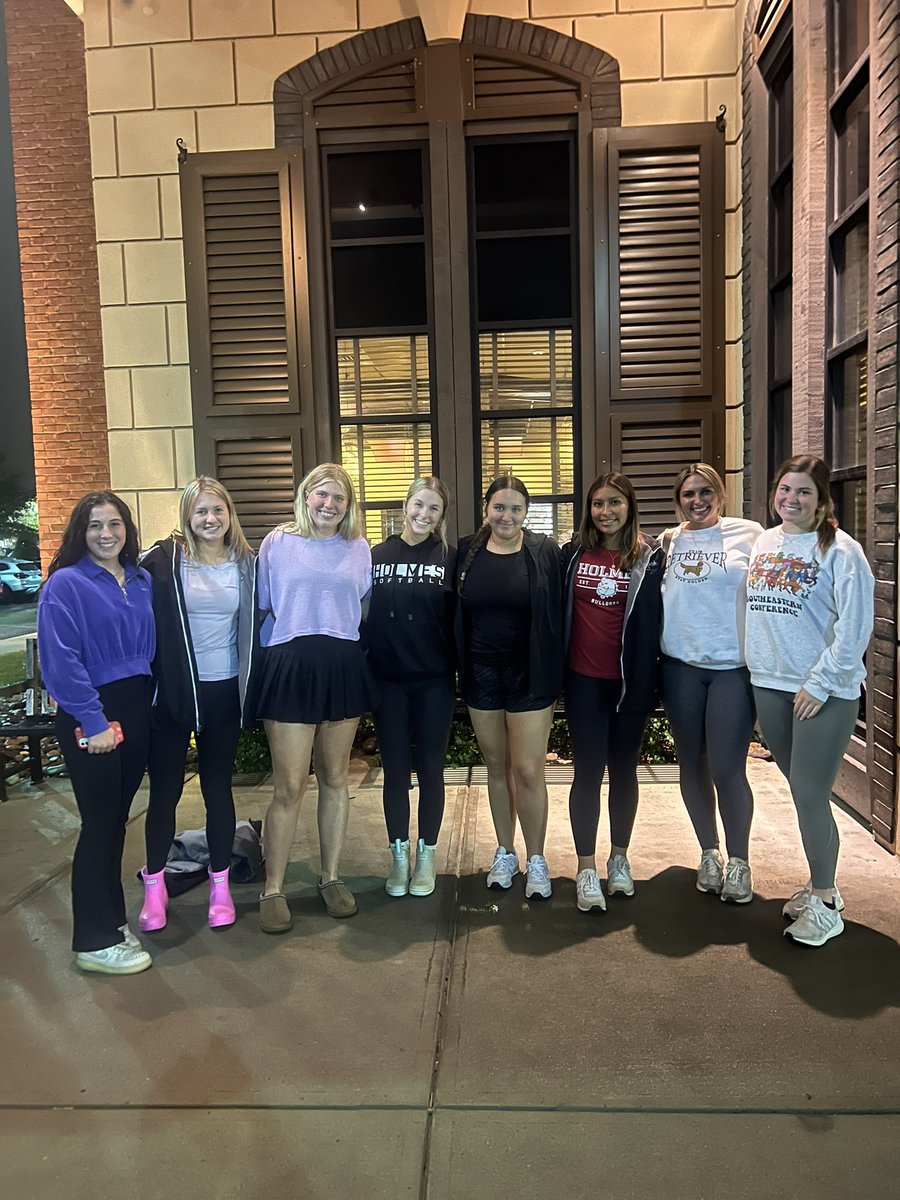 Our Pitchers and Catchers enjoyed supper at Longhorns tonight!! #GoDogs 🐾🐾