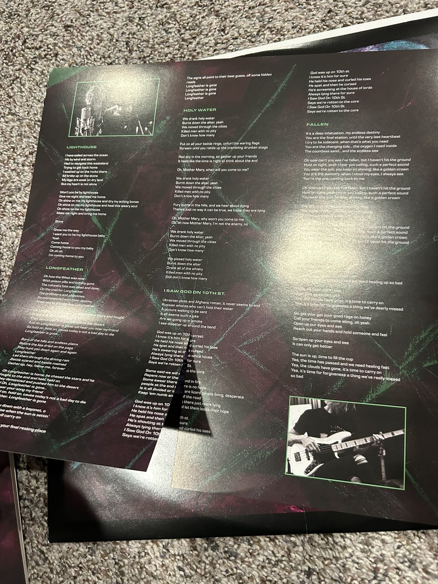Langer_8's tweet photo. @DuffMcKagan &amp; Co. I need some help!! Denver had a merch issue and it seems my signed record was sliced by a box cutter and I didn’t notice. No replies via emails and socials to fix this situation. Can ya get me a replacement?! https://t.co/A83ITyo7sB