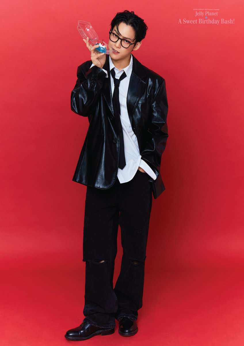 BTOBCOMPANY's tweet photo. [#비투비]

ВТОВ COMPANY 2025 Season's Greetings 
<Jelly Planet: A Sweet Birthday Bash!> Teaser Image 

🍬 PRE-ORDER
2024. 11. 14 3PM (KST)

#BTOB
#이민혁 #LEEMINHYUK
#시즌그리팅 #SeasonsGreetings https://t.co/SpsFrZh19j