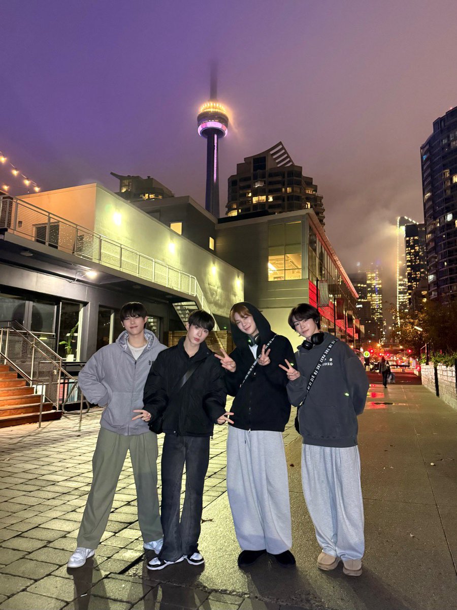 ASC2NT_OFFICIAL's tweet photo. [📷_ #ASC2NT]

ASC2NT 'Expecting Tomorrow' FAN-CON in TORONTO🇨🇦

#ASC2NT #어센트
#Expecting_Tomorrow
#Sweet_Devil https://t.co/oa1CNJMnq8