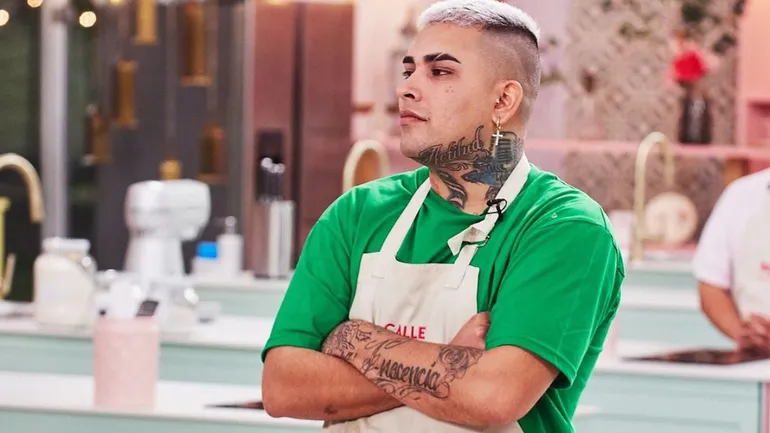 eeemiliano's tweet photo. Pastelero Fino RENUNCIÓ a #BakeOffFamosos y por lo tanto ninguno de los que cocinó hoy será eliminado. https://t.co/OYX0EPtnOg