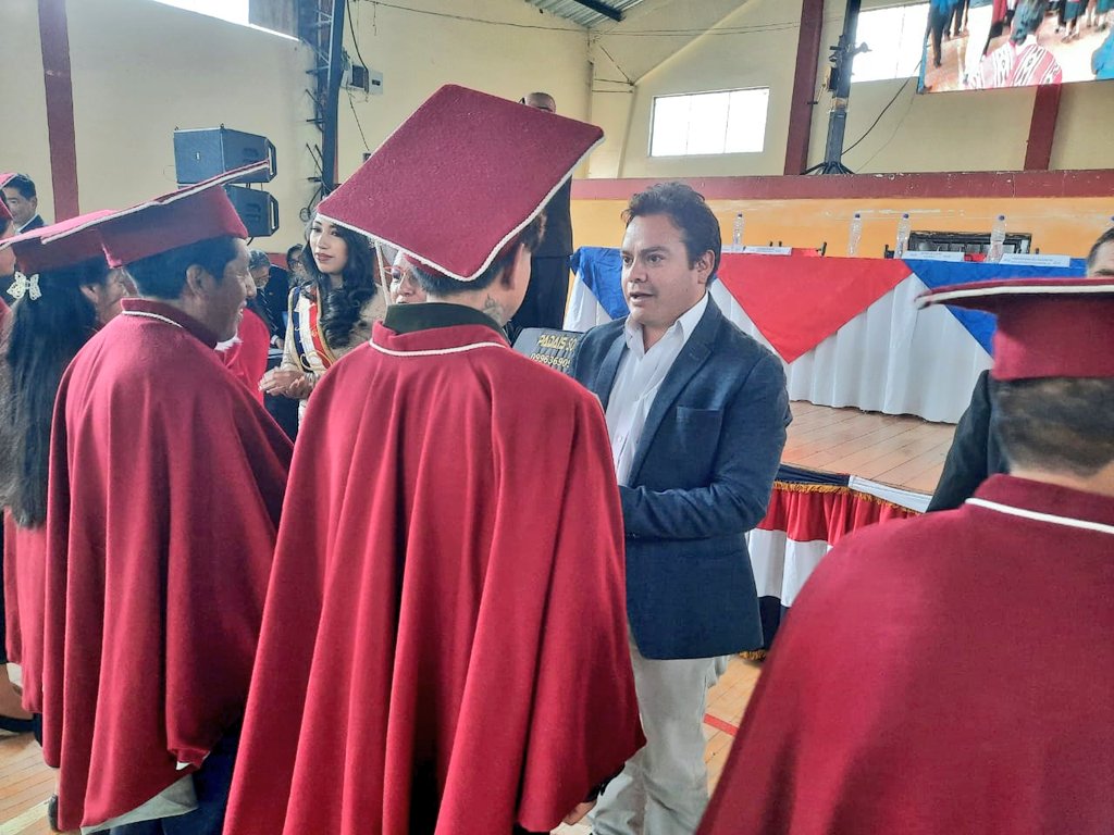 Agricultura_CZ3's tweet photo. #Chimborazo |En la parroquia #Calpi como parte de la conmemoración por los 194 años de parroquialización, realizamos la graduación de 13 productores de la parroquia en las Comunidades de Aprendizaje de la #AFC capacitados para fortalecer la producción.👨‍🎓🌾
#ElNuevoEcuadorResuelve https://t.co/81UPNd1E8W