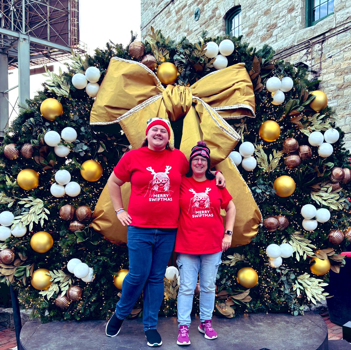 SwiftieBornin60's tweet photo. Busy Swifty Day in Toronto! Starbucks on Front St menu, #MerrySwiftmas from the  #TheDistilleryDistrict, Swiftie cookies from a vendor and even the taxi’s are excited about #TheErasTour @taylorswift13 @taylornation13 https://t.co/JZHBnMUGXD