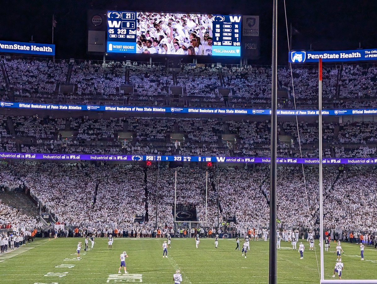 DanKrafft_'s tweet image. Whiteout last weekend! Go to at least one game a year. #WeAre