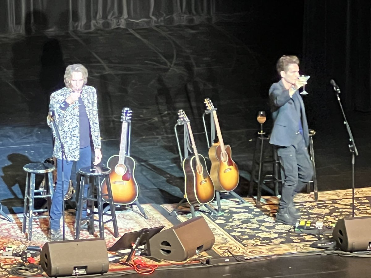 RunnerWineBeach's tweet photo. “We drink, we talk, and we play songs you know”. @rickspringfield & @richardmarx #twodicks https://t.co/Iip7hS82t5