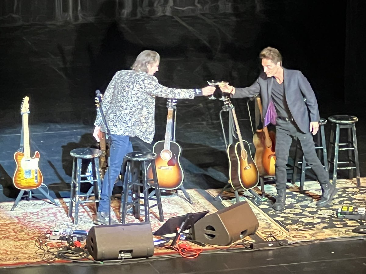 RunnerWineBeach's tweet photo. “We drink, we talk, and we play songs you know”. @rickspringfield & @richardmarx #twodicks https://t.co/Iip7hS82t5
