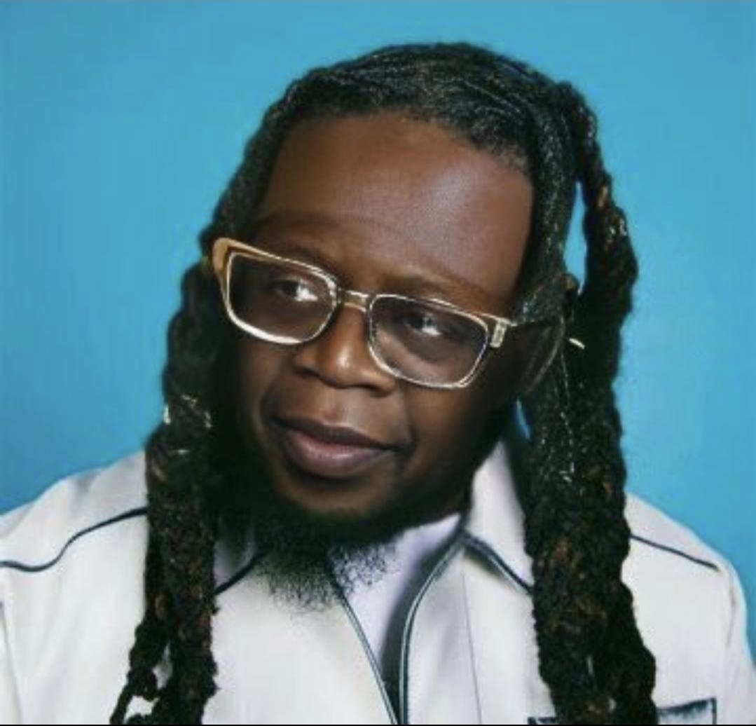 Gistfinder_ng's tweet image. As seen on these streets.
T-pain can&apos;t believe it! 😀

Nigerians, should we tell him?

#gistfinder #tpain T Pain TPain #egobetter