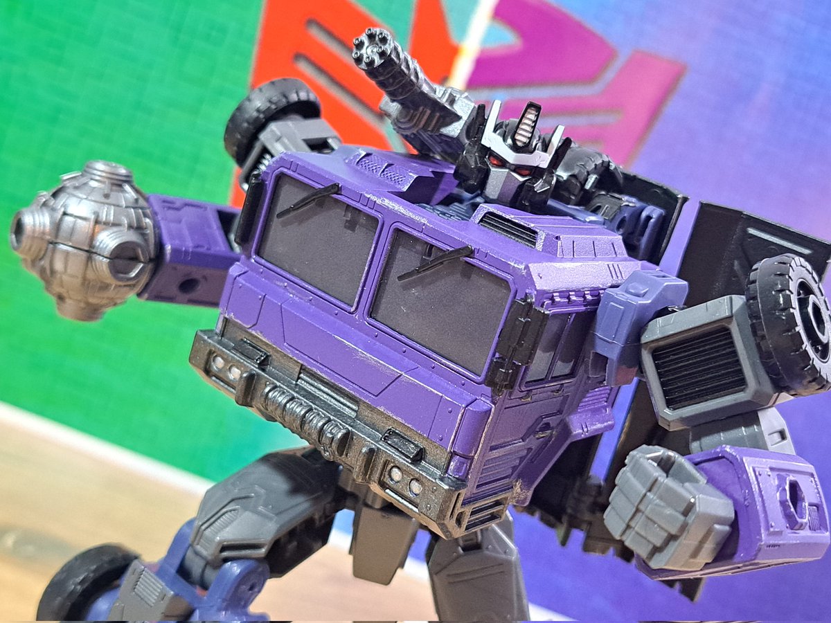 14thPrimeCustom's tweet image. Here's a recent commission I finished for an alternate take on an SG Optimus deco! It's neat making one from this mold for the sheer bulk it has. The art it's based on is in the replies!
#transformers #Maccadam