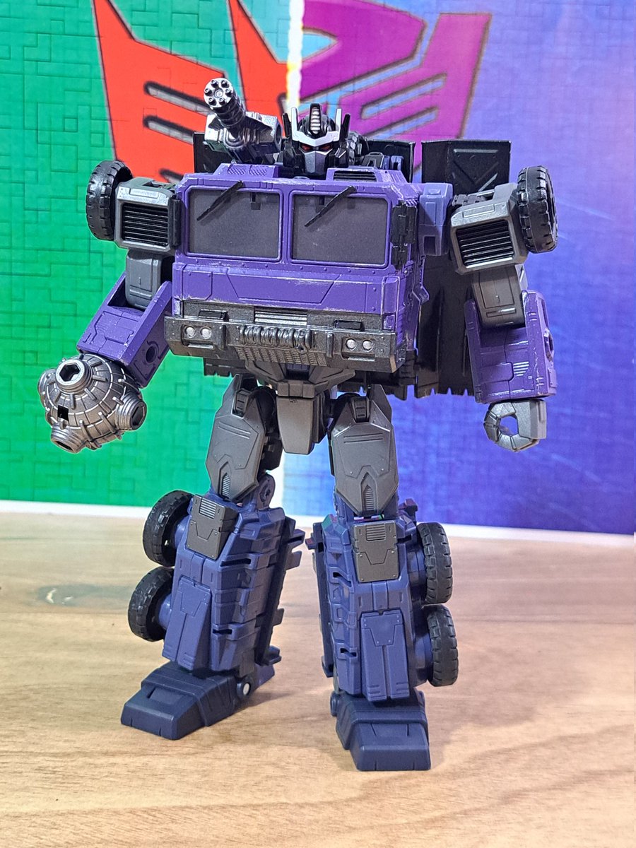14thPrimeCustom's tweet image. Here's a recent commission I finished for an alternate take on an SG Optimus deco! It's neat making one from this mold for the sheer bulk it has. The art it's based on is in the replies!
#transformers #Maccadam