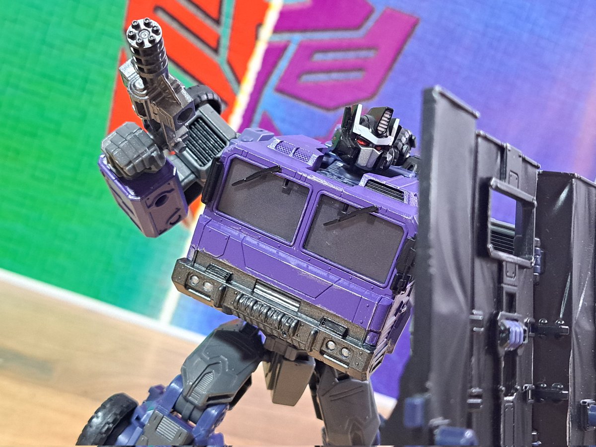 14thPrimeCustom's tweet image. Here's a recent commission I finished for an alternate take on an SG Optimus deco! It's neat making one from this mold for the sheer bulk it has. The art it's based on is in the replies!
#transformers #Maccadam