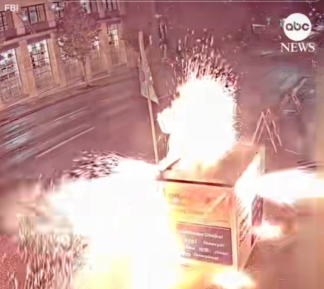 EndFascism90069's tweet image. Federal authorities are offering a $25,000 reward in connection with a series of arson incidents involving ballot boxes in Washington state and Oregon during early voting last month.

abcnews.go.com/US/ballot-box-…

#Recount 
#DemandAnInvestigationNow 
#ballots