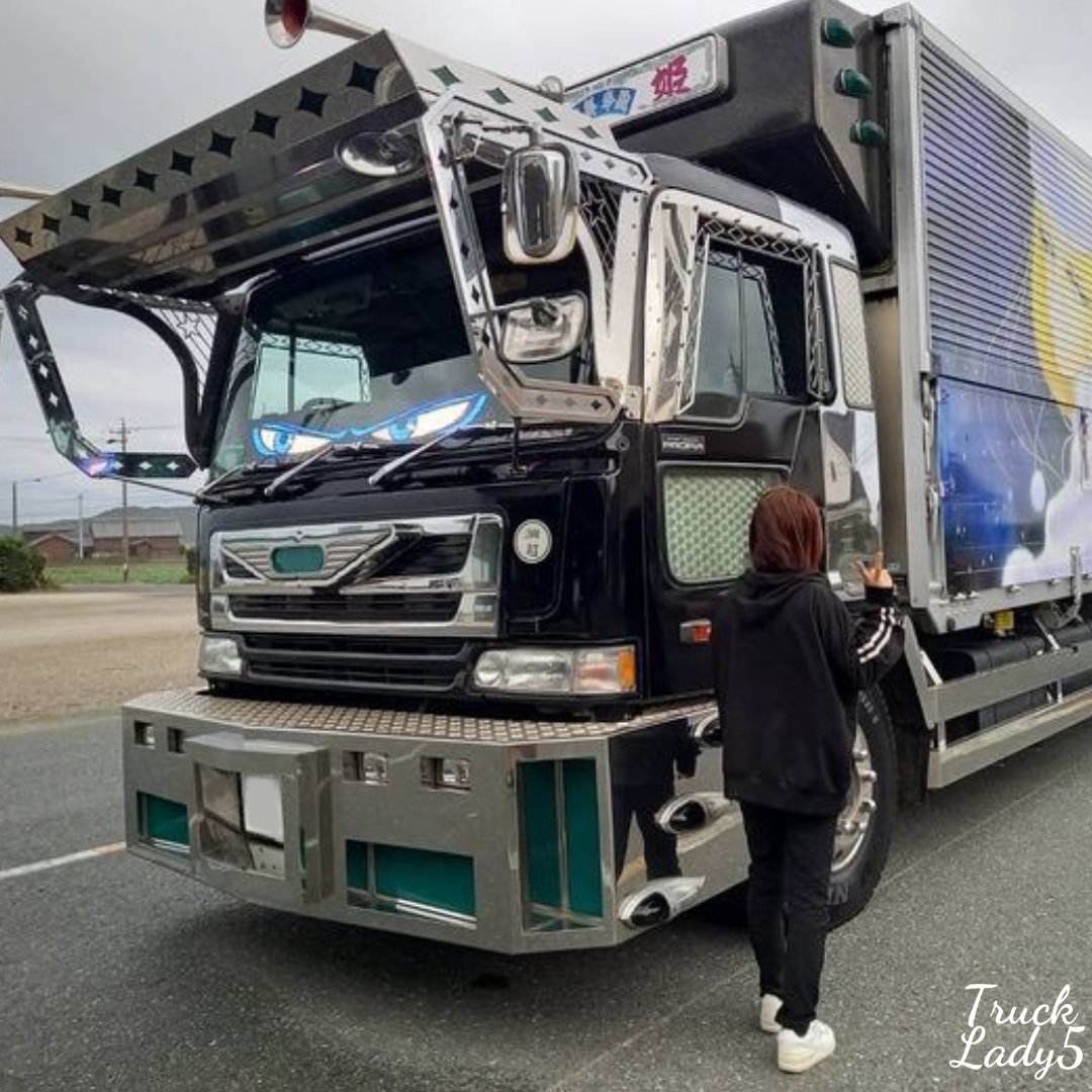 Lady5_'s tweet photo. 今日も輝くTruck Ladyをご紹介！

🙋‍♀️みっちゃん
🚚トラック運転手

◈ MESSAGE↓↓
https://t.co/7yQgb9s0P0
___ 𝓣𝓇𝓊𝒸𝓀 𝓛𝒶𝒹𝓎 Ƽ __  
 #トラック運転手 #10トンダンプ運転手 #トラック運転手女子 #トラガール #lady5 #レディーゴー #女性運転手 https://t.co/MUeZ1bRi0t