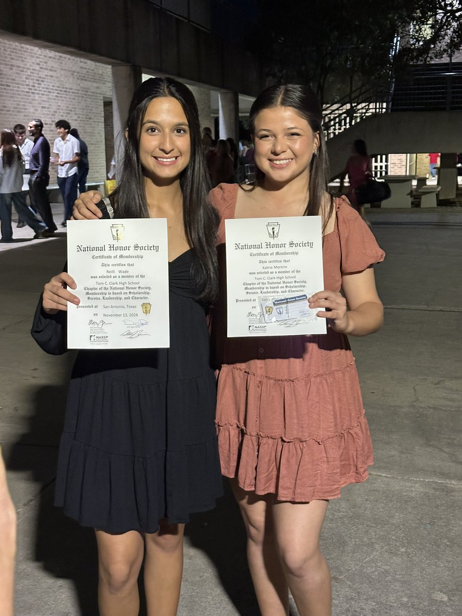 🌟 Huge congrats to our incredible student athletic trainers on their induction into the National Honor Society! 📚🎉 We’re so proud of your achievements &amp; can’t wait to see all the amazing things you’ll continue to accomplish! 🙌👏 #NHSInduction  #ClarkProud