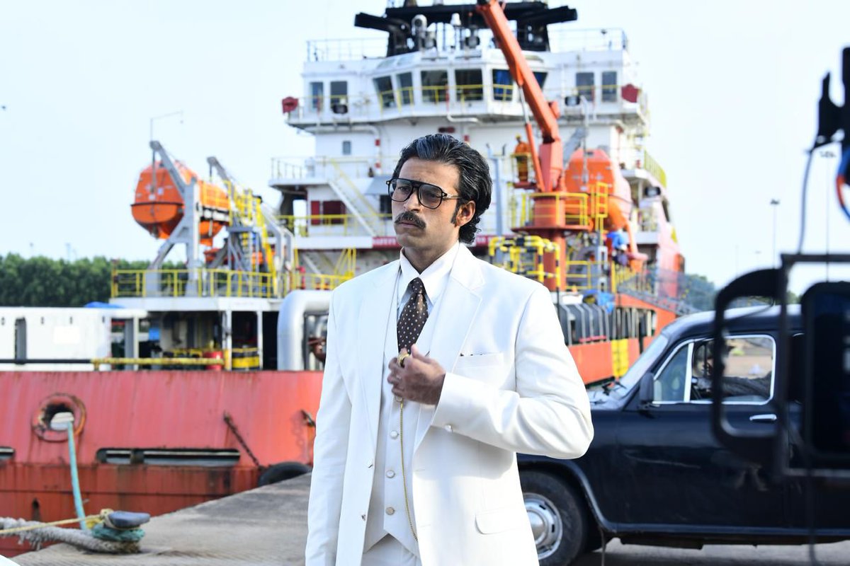 SingleMan122's tweet photo. Completed #Matka
It's a kind of Retro Mass actioner with some beautiful performances & intense action, as usual Mega Prince @IAmVarunTej steals the show with his stellar performance, director @KKfilmmaker wonderfully recreated those vintage retro vibe
A Mass jathara in theatres.
Ilanti Mass cinemalu chey Varun.. ni cutout ki ilantive correct.