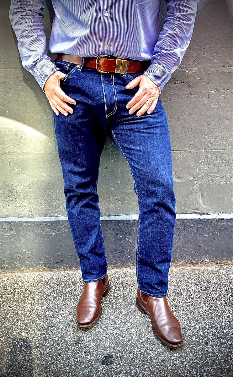 When the boots are shiny you have to show them off 
🥾👖👨🏻‍💼🩲😈
#RMs #RMWilliams #dadbod #dadson #maturedad #businessdad #otc #aussiebum #bulge #throne #spoilme