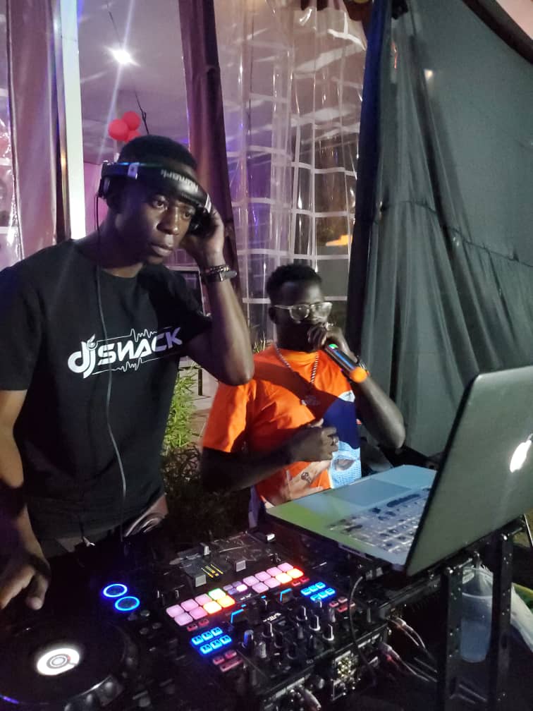 DeejaySnack's tweet photo. Some moments are forever frozen in time. ...am always greatful God for its been you since day one 🙏🏾

#DjSnack||#TheBeatSpicer https://t.co/AuIIr7Iefg