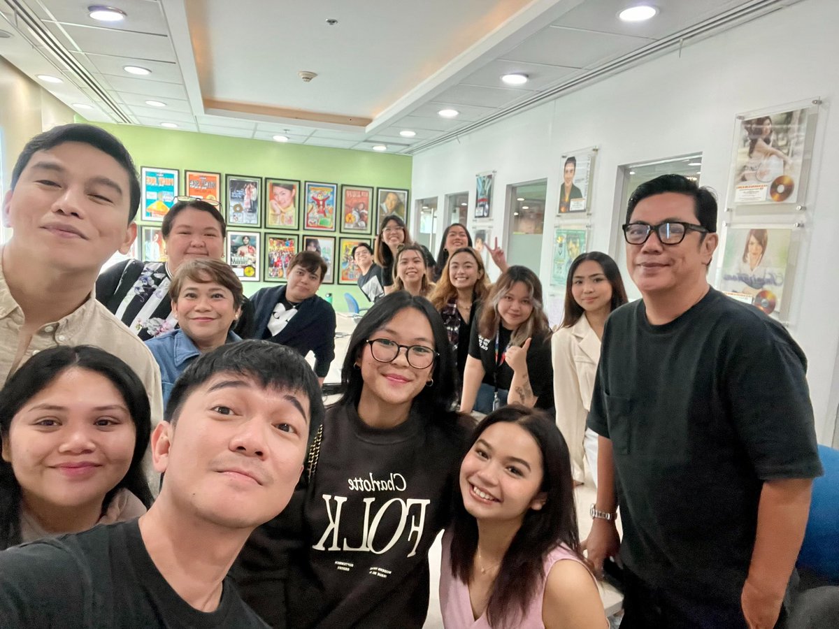 JonathanManalo's tweet photo. In the office today with @kolettemadelo &amp; @rainraincelmar 🙌🏻♥️ https://t.co/mWyzwOLGj3
