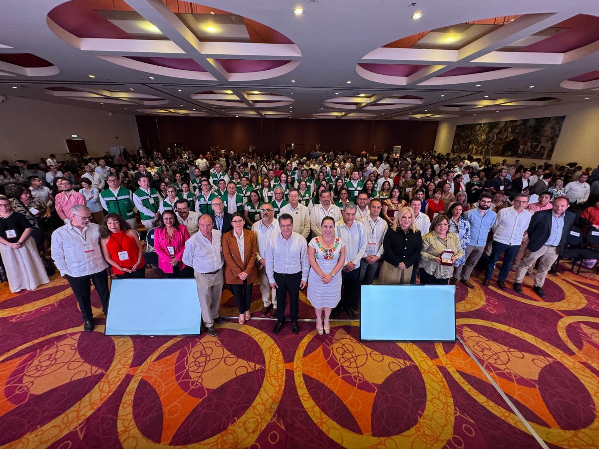 Agradezco a la <a href="/saludpublicaac/">Sociedad Mexicana de Salud Pública</a> la invitación para inaugurar su LXXVIII Reunión Anual en Boca del Río, #Veracruz.
La #SaludPública enfrenta amenazas complejasque van más allá de lo sanitario, por lo que debemos actuar con espíritu de colaboración y solidaridad por un mejor país.